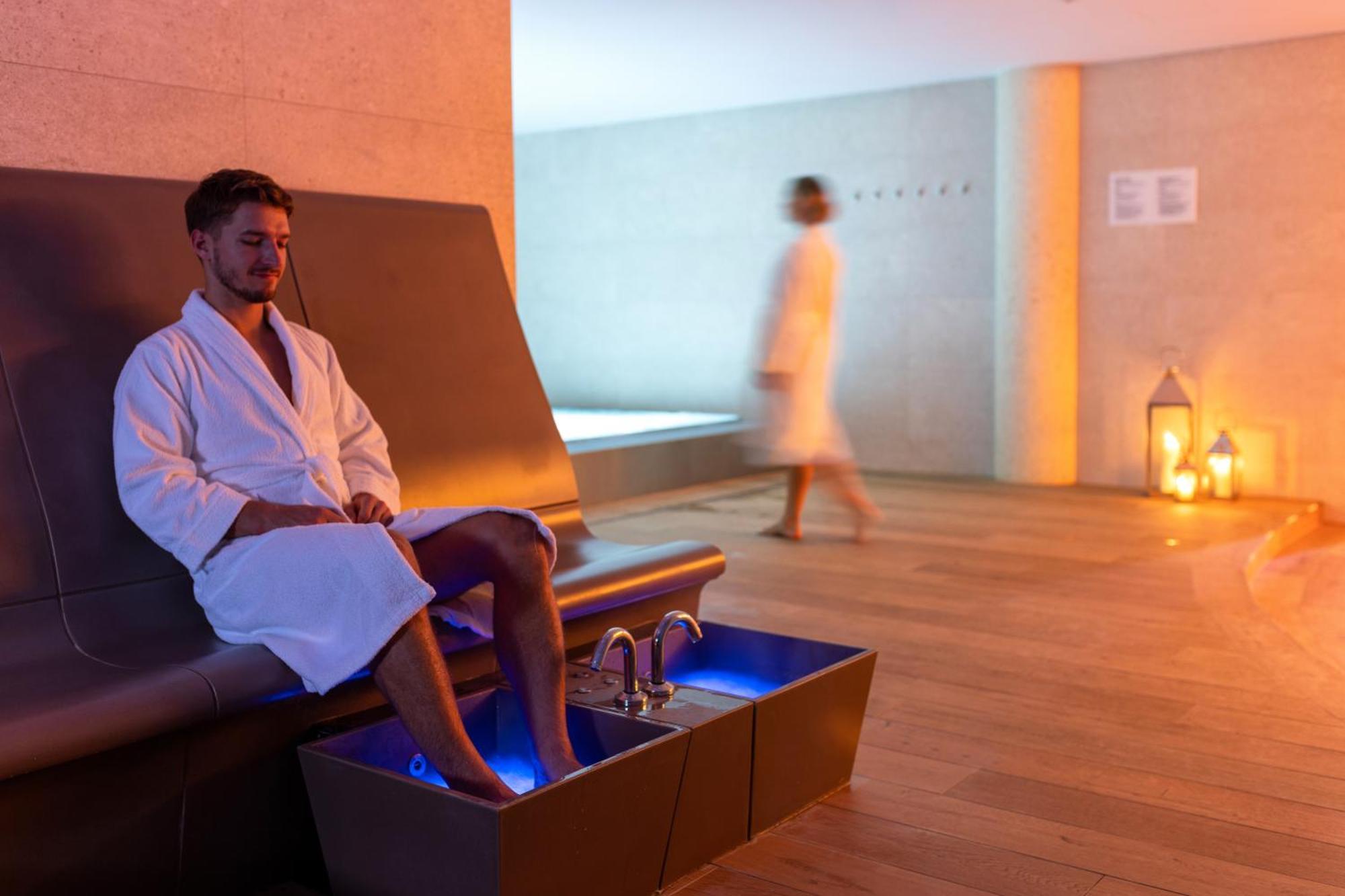 Hilton Rijeka Costabella Beach Resort And Spa Exterior photo A foot bath