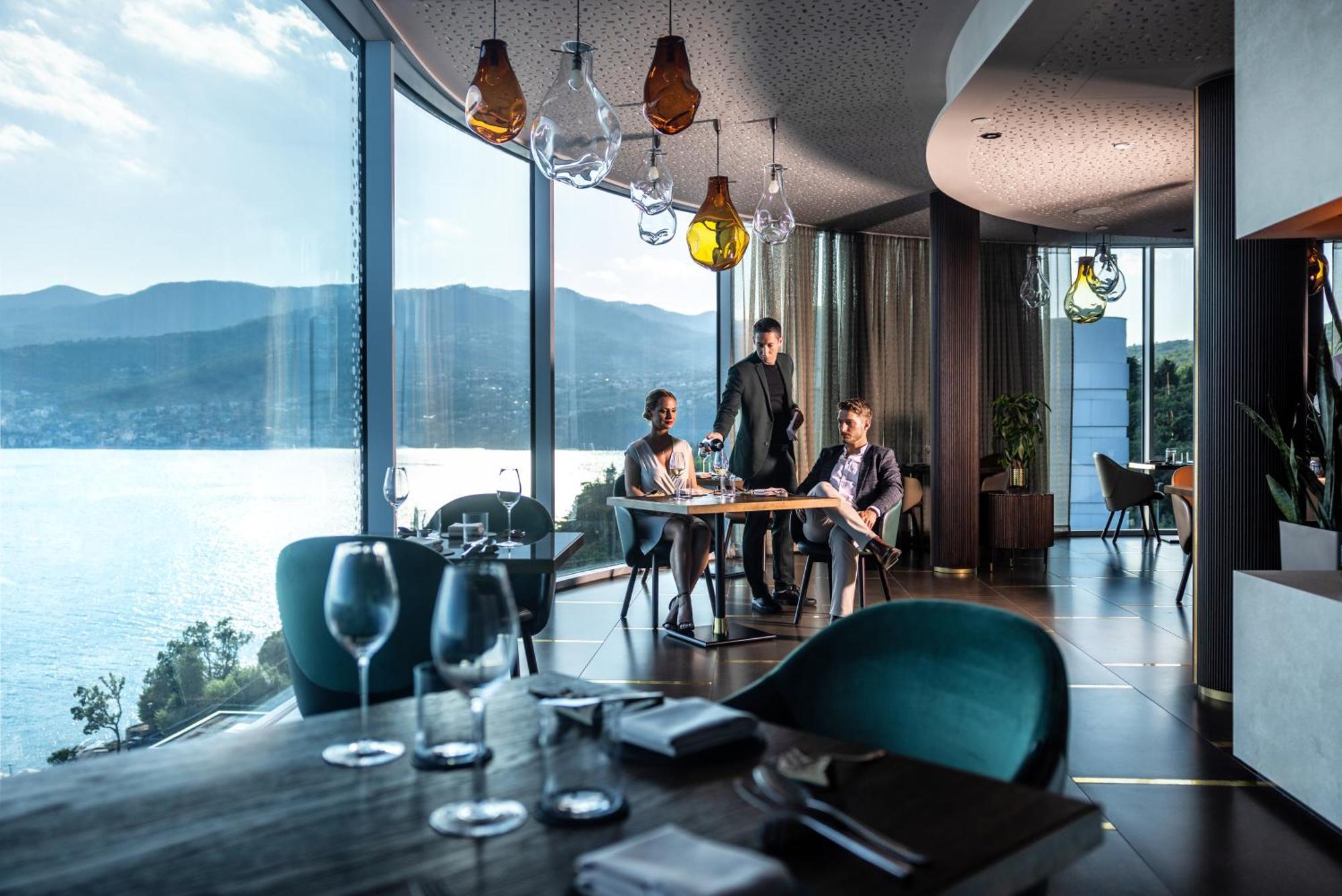 Hilton Rijeka Costabella Beach Resort And Spa Exterior photo Restaurant 1705