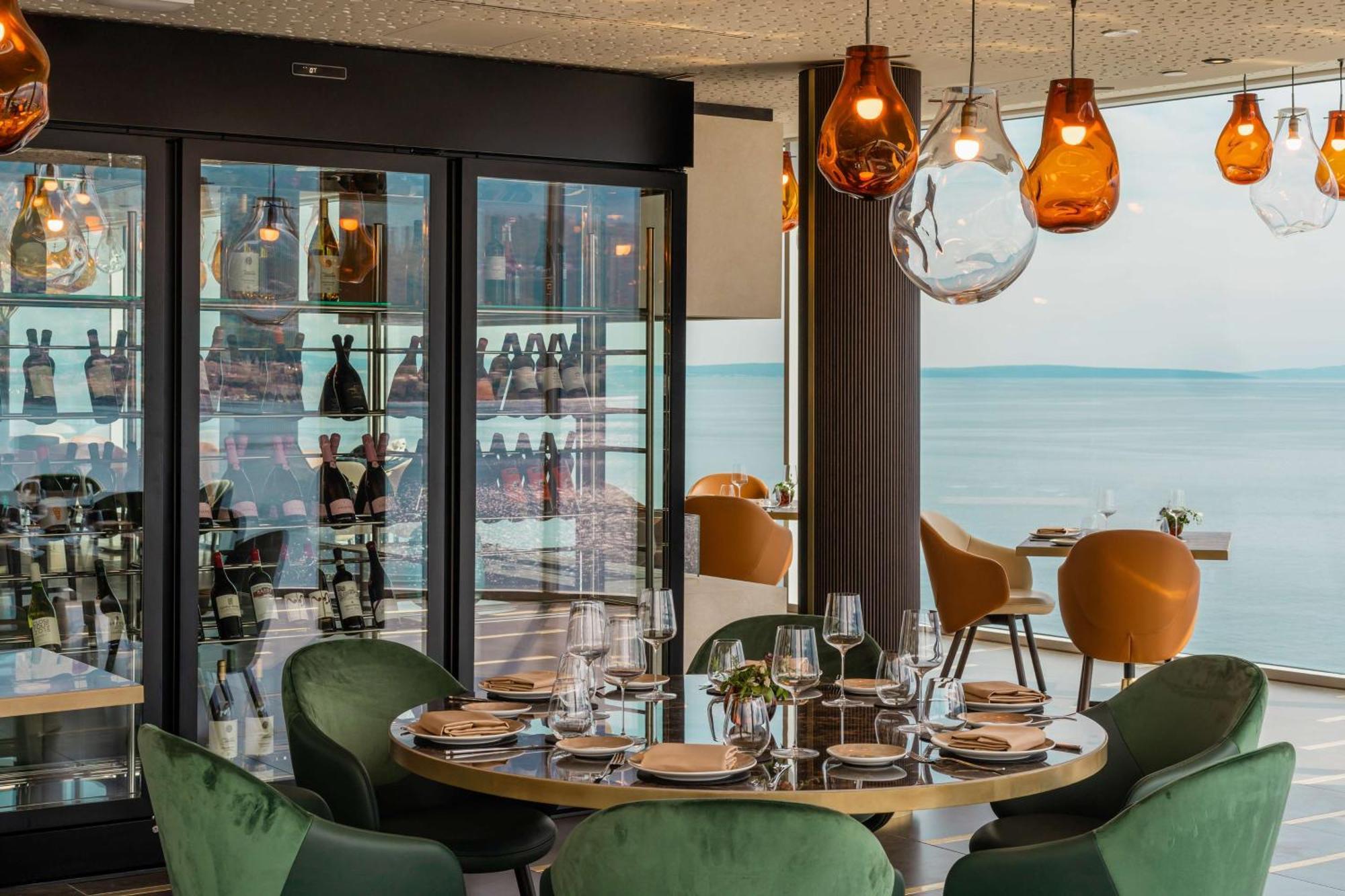 Hilton Rijeka Costabella Beach Resort And Spa Exterior photo The restaurant
